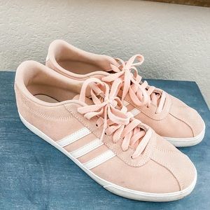 Adidas womens court sneaker so cute! Size 10. Super comfy!!
